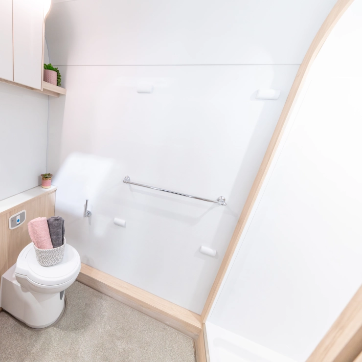 Bathroom of the Whirlwind 520 model by Elddis.