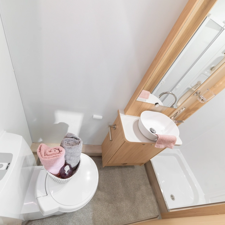 Full-width rear washroom inside the Whirlwind 554.
